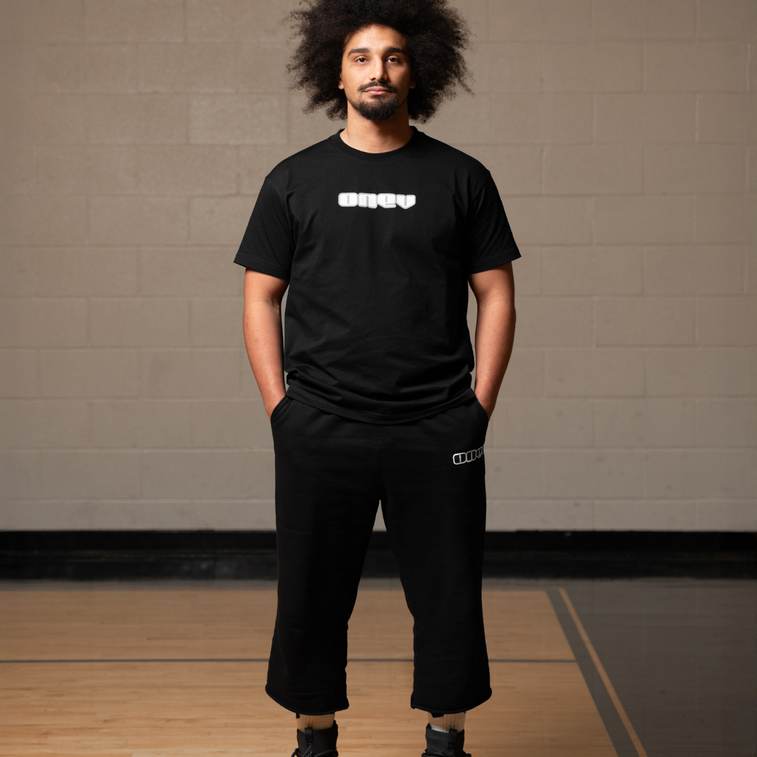 ONEV Cropped Sweatpants | Black